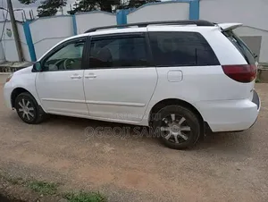 Toyota Sienna CE FWD 2009 White