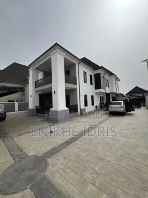 5bdrm Mansion in Light, Lugbe District for sale