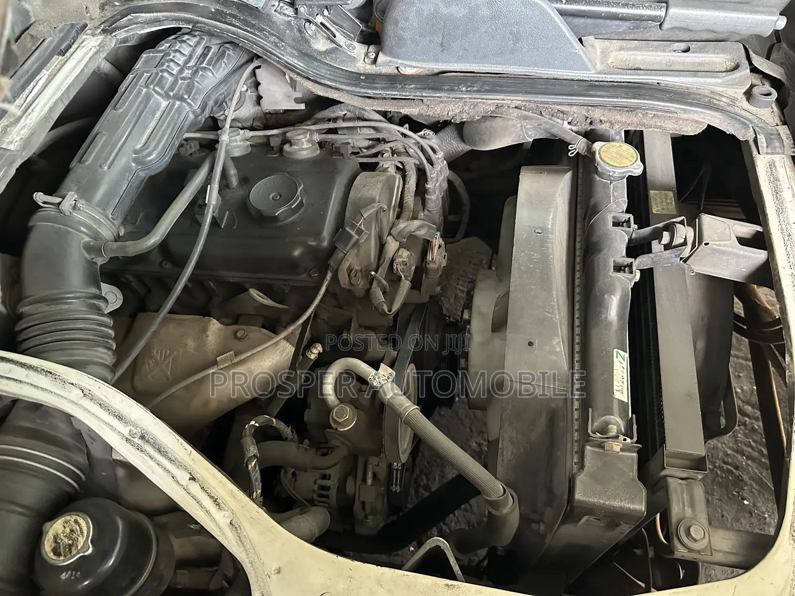 Mitsubishi L300 2012 White