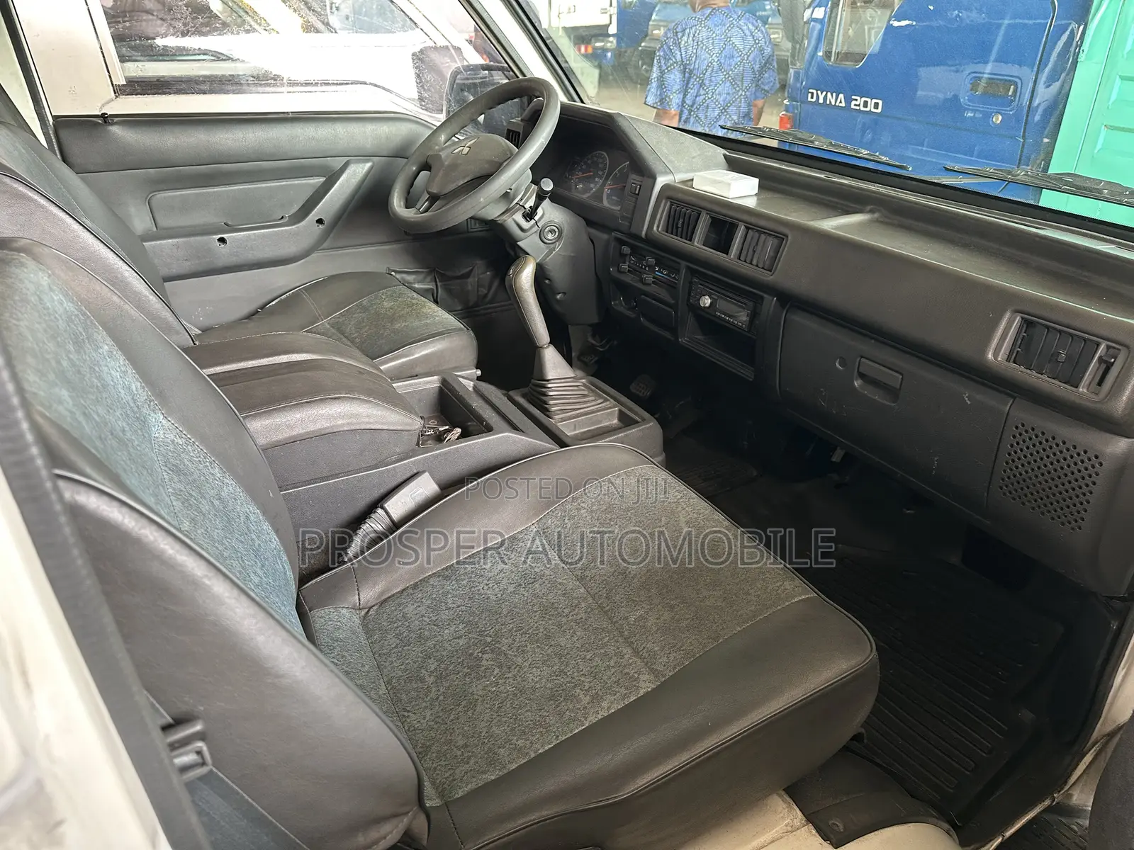 Mitsubishi L300 2012 White