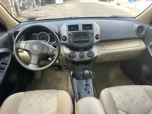 Toyota RAV4 2011