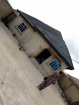 3bdrm Bungalow in Olosan Estate, Akala Express for sale
