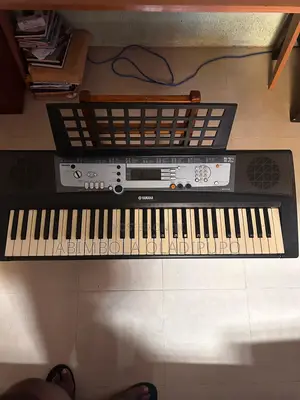 Piano Yamaha E213
