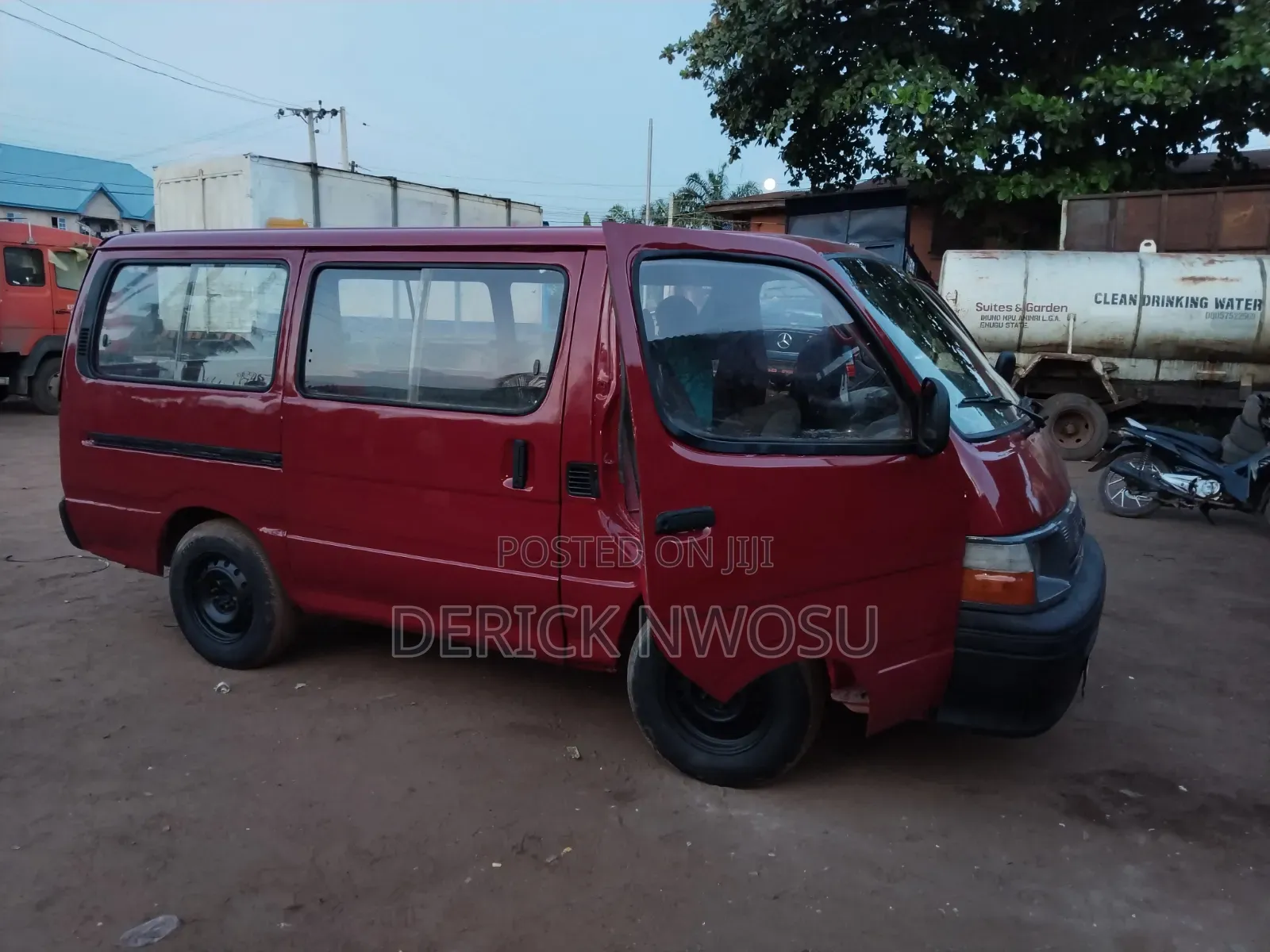 Toyota HiAce 2005 Red
