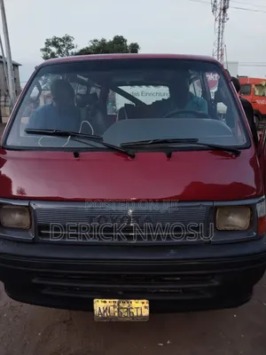 Toyota HiAce 2005 Red