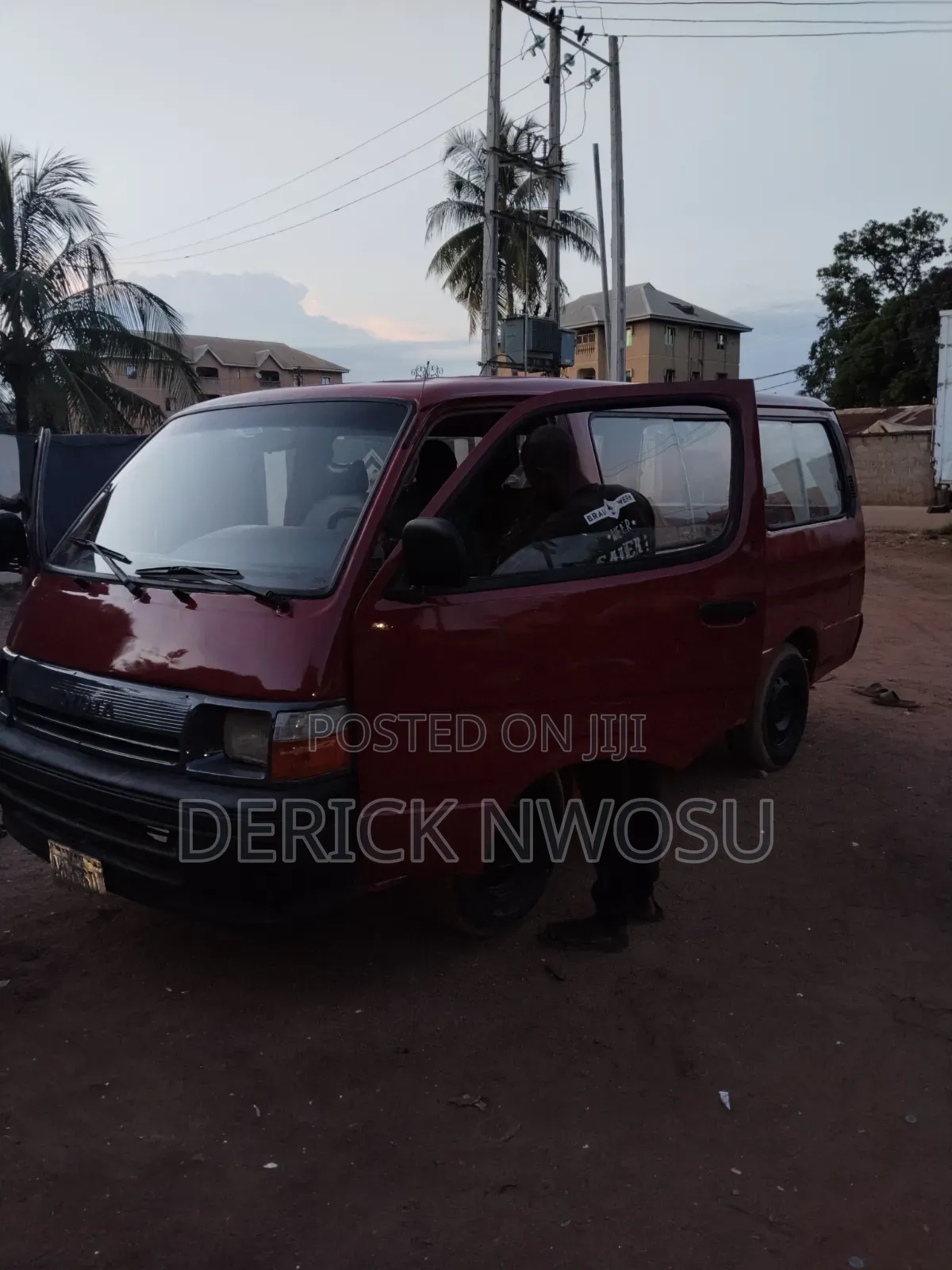 Toyota HiAce 2005 Red