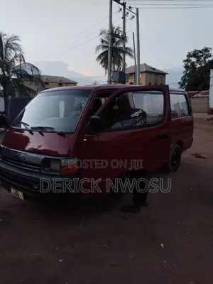 Toyota HiAce 2005 Red