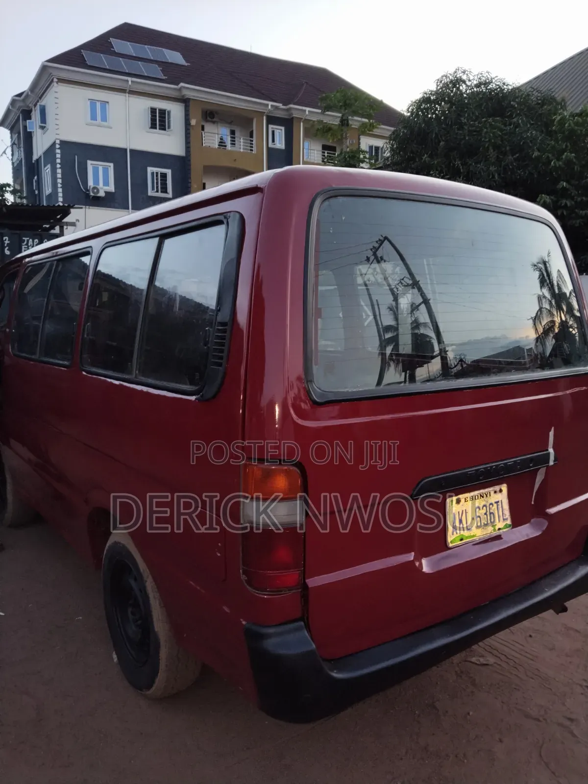 Toyota HiAce 2005 Red
