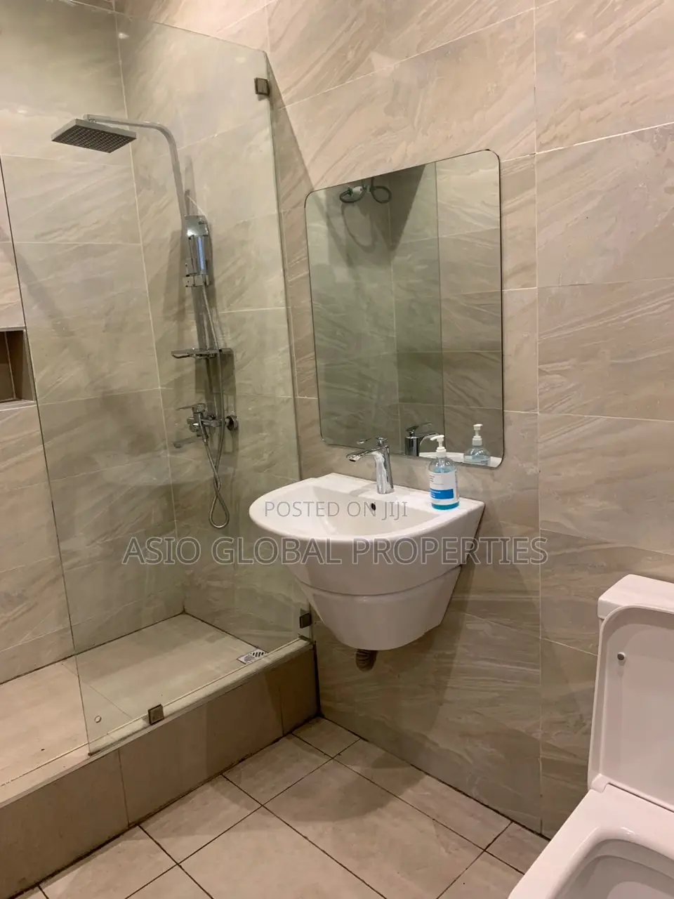 4-Bedroom Luxury Apartment With Pool at Lekki Phase 1