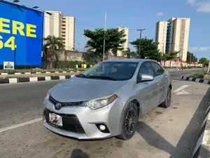 Toyota Corolla LE 4dr Sedan (1.8L 4cyl CVT) 2014 Silver