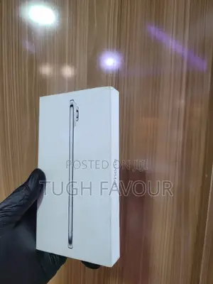 New Apple iPhone 17e 256 GB Silver