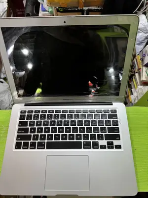 Laptop Apple MacBook Air 2015 4GB Intel Core i5 SSD 256GB