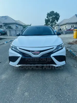 Toyota Camry SE (2.5L 4cyl 8A) 2019 White