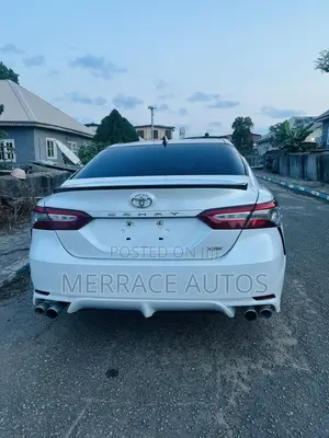 Toyota Camry SE (2.5L 4cyl 8A) 2019 White
