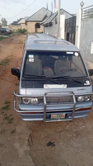 Mitsubishi L300 2004 Blue