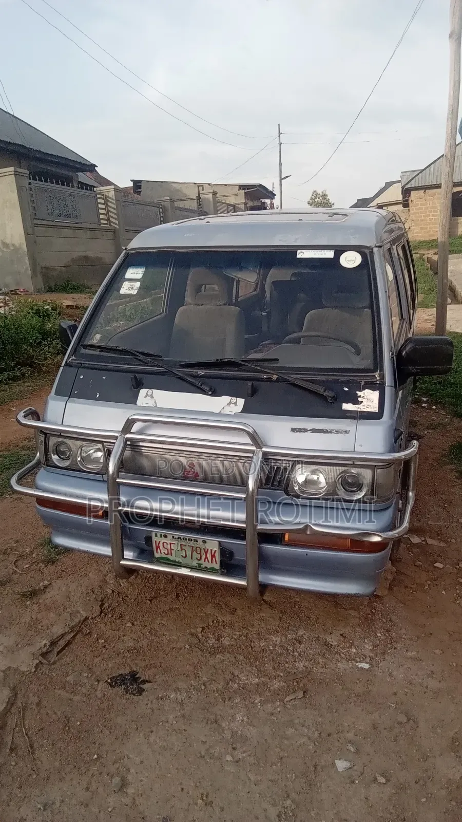 Mitsubishi L300 2004 Blue