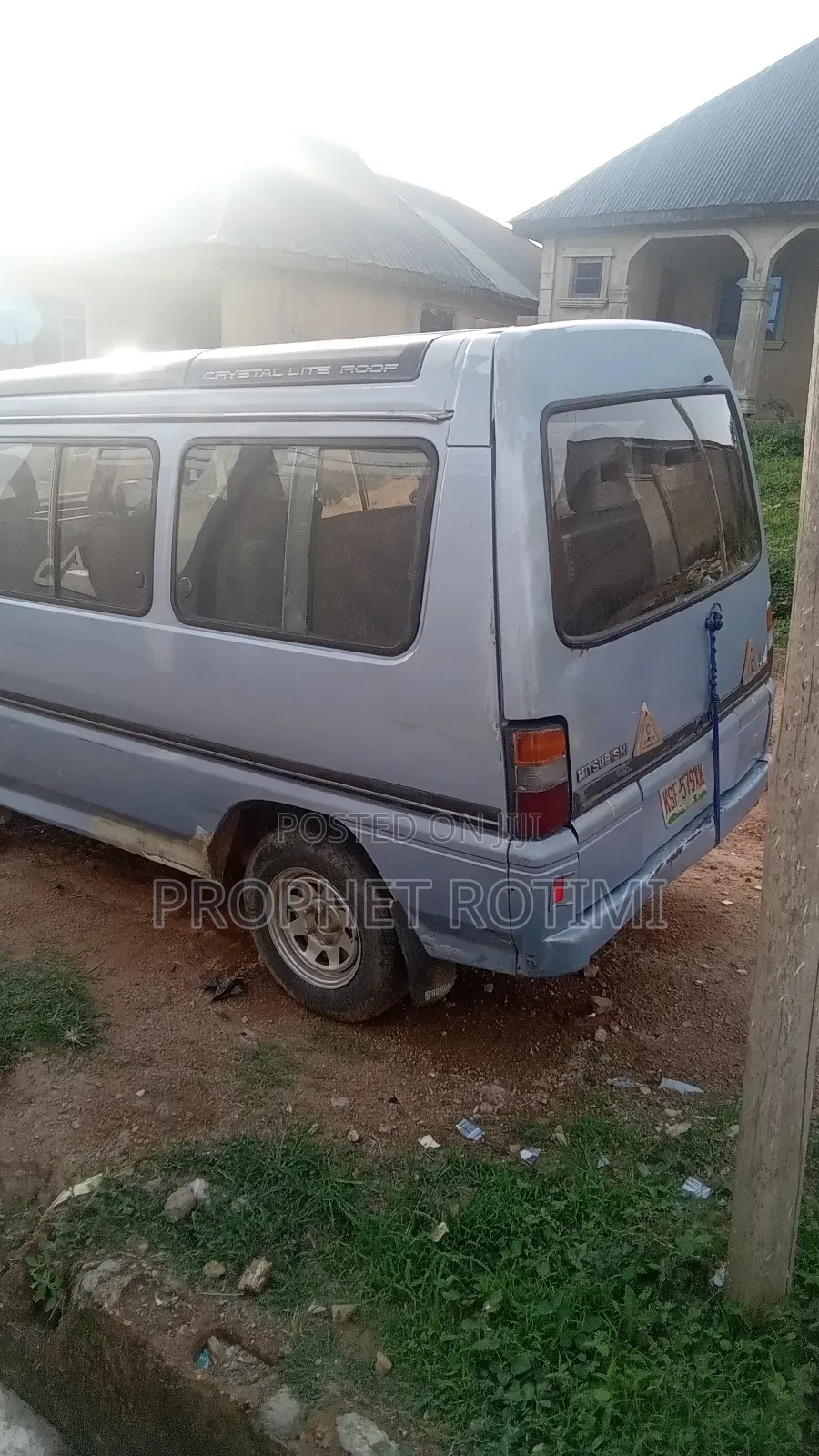 Mitsubishi L300 2004 Blue