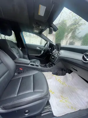 Mercedes-Benz GLA 250 2015 Blue