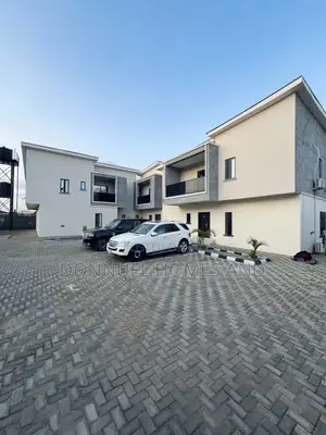 4bdrm Townhouse / Terrace in Lekki Expressway for rent