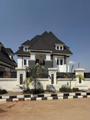5bdrm Mansion in Gwarinpa for sale