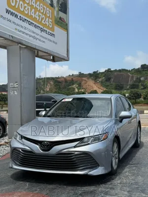 Toyota Camry 2018 Silver