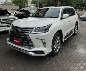 Lexus LX 570 AWD 2017 White