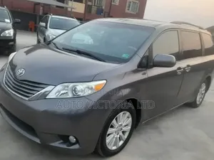 Toyota Sienna 2011 Gray