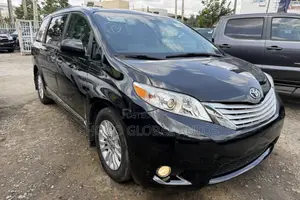 Toyota Sienna XLE 7 Passenger (3.5L 6cyl 8A) 2017 Black