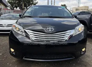 Toyota Sienna XLE 7 Passenger (3.5L 6cyl 8A) 2017 Black