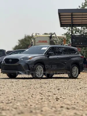 Toyota Highlander XSE AWD 2023 Gray