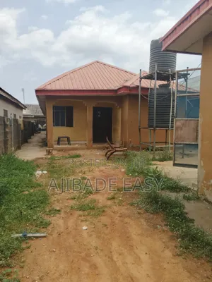 6bdrm Bungalow in Ayobo for sale