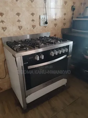 Standing Gas Cooker With Oven