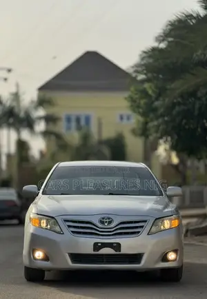 Toyota Camry LE 4dr Sedan (2.5L 4cyl 6A) 2011 Silver
