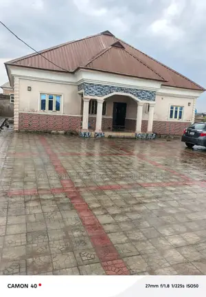 4bdrm Bungalow in Agara Estate, Oluyole for sale