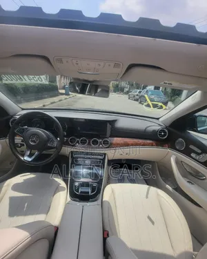 Mercedes-Benz E300 2018 Blue