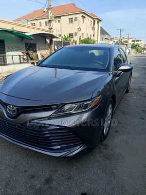 Toyota Camry LE FWD (2.5L 4cyl 8AM) 2018 Brown