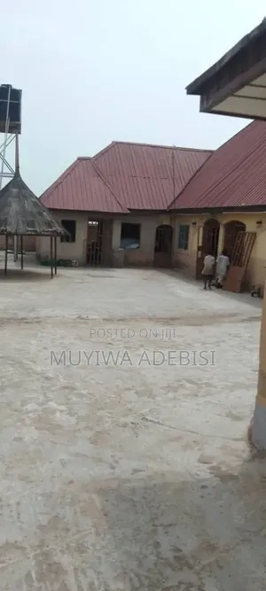 6bdrm Bungalow in Nasarawa for sale
