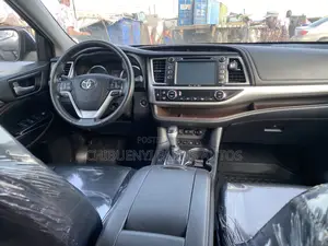 Toyota Highlander XLE 4x2 V6 (3.5L 6cyl 8A) 2018 Black