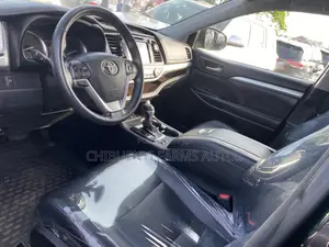 Toyota Highlander XLE 4x2 V6 (3.5L 6cyl 8A) 2018 Black