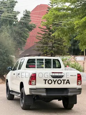 New Toyota Hilux 2025 White