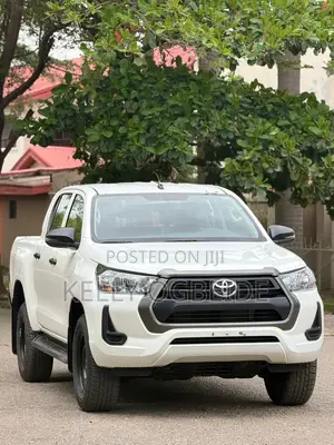 New Toyota Hilux 2025 White
