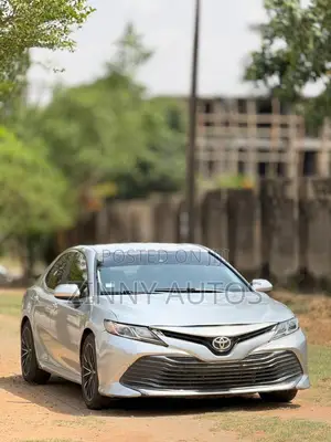 Toyota Camry 2018 Silver