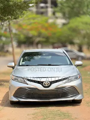 Toyota Camry 2018 Silver