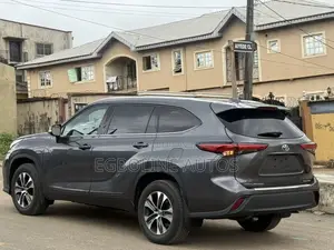 Toyota Highlander XLE AWD 2020 Gray