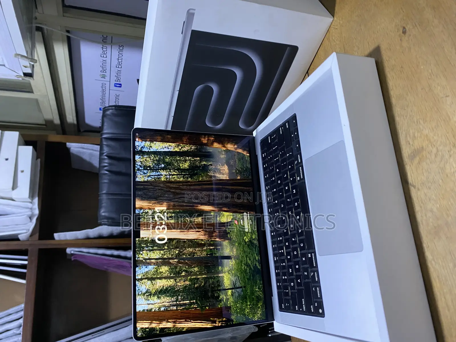 Laptop Apple MacBook Pro 2023 M3 14-inch 18GB Apple M3 Pro SSD 512GB