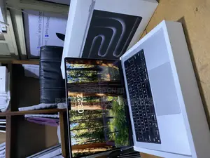 Laptop Apple MacBook Pro 2023 M3 14-inch 18GB Apple M3 Pro SSD 512GB