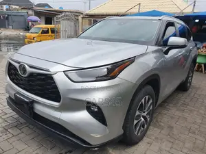 Toyota Highlander 2023 Silver