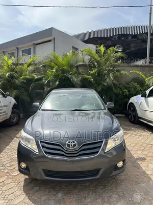 Toyota Camry LE 4dr Sedan (2.5L 4cyl 6AM) 2010 Gray