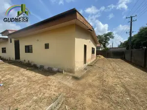 6bdrm Bungalow in Lekki for sale