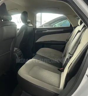 Ford Fusion SE FWD 2019 White